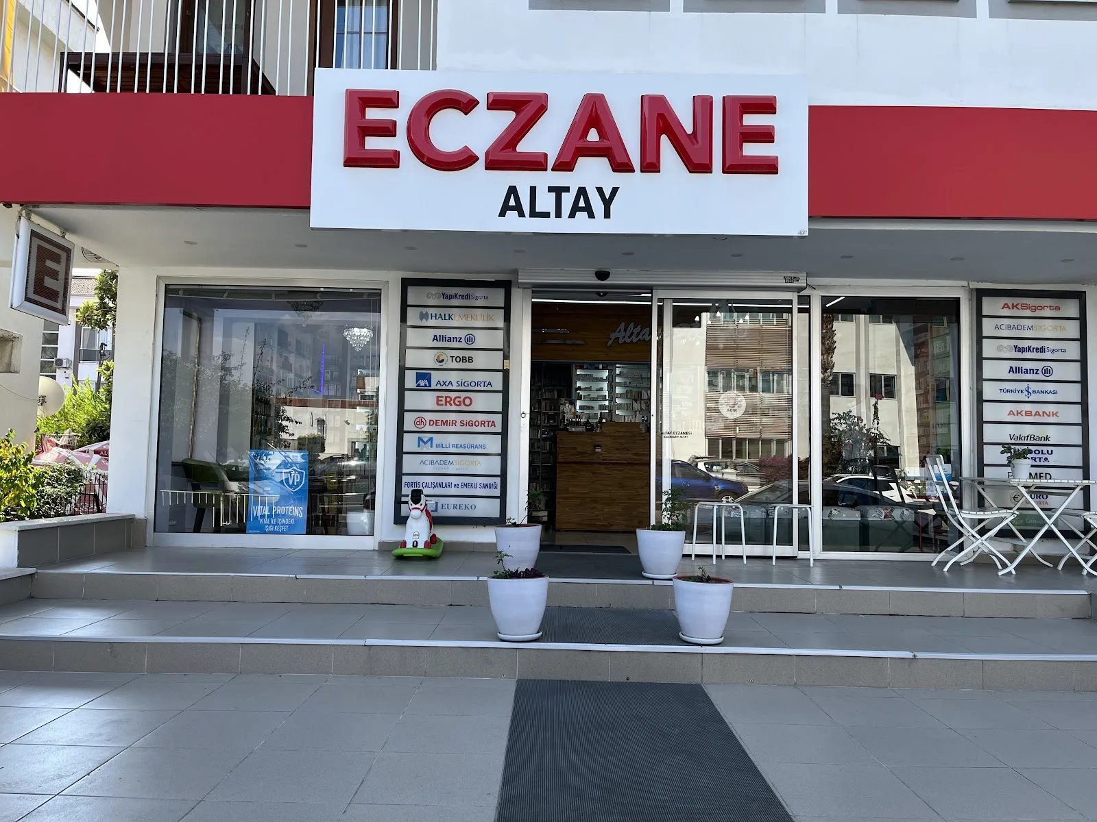 Altay Eczanesi