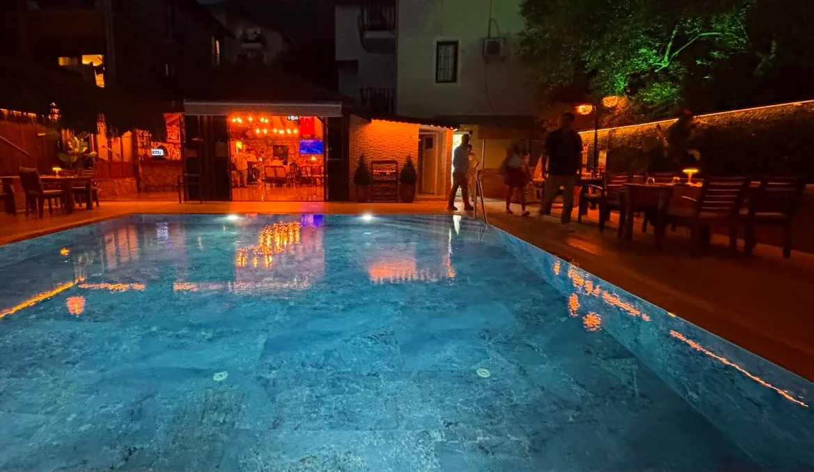 Candle Light Otel
