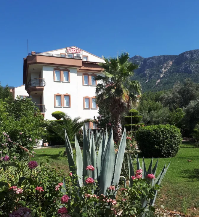 Everest Apart Hotel