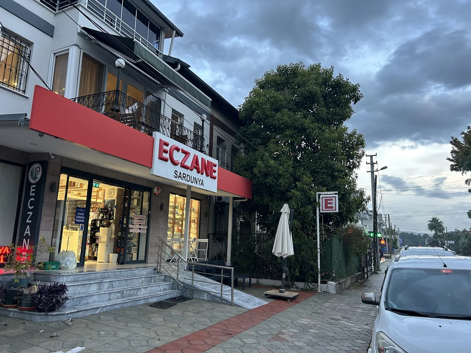 Sardunya Eczanesi