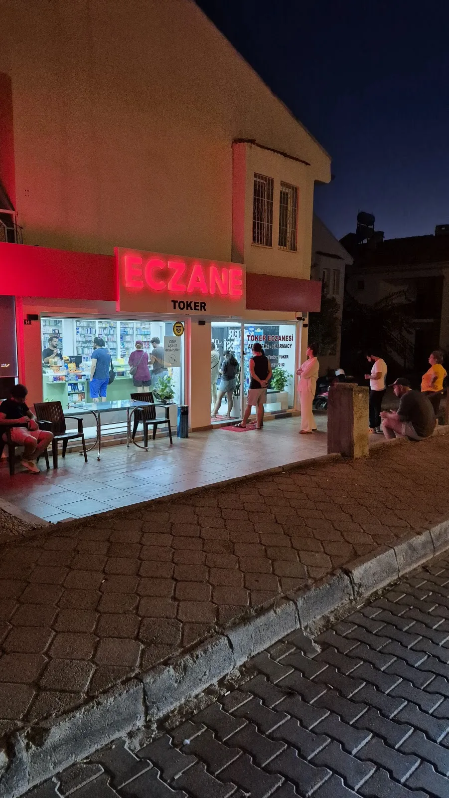 Toker Eczanesi