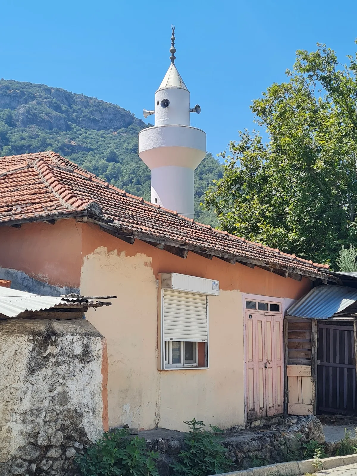 Üzümlü Çeşme Cami